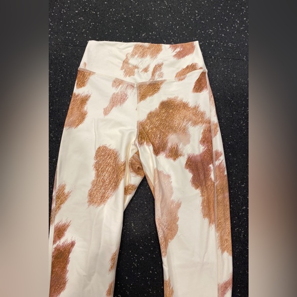 NWT Weworewhat v shape animal cow print beige multi leggings size small - Picture 4 of 11